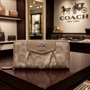 Coach Dotted Signature Long Wallet